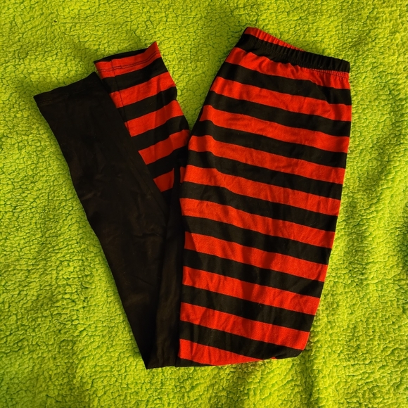 Widow Leggings - Picture 4 of 5